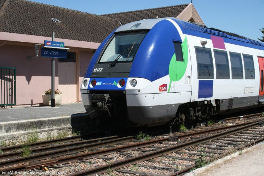 Venir à Provins en train