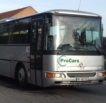 Coming to Provins by bus