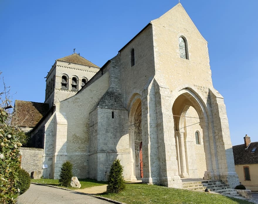 Eglise de Saint-Loup-de-Naud, Village de Caractère dans le Provinois, région de Provins