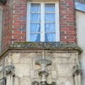 Fenêtre du Palais des Barons à Bray-sur-Seine, dans le Bassée-Montois, région de Provins