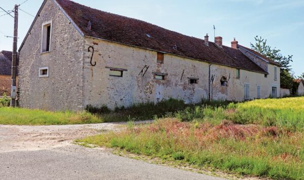 Following the lepers, hiking in the Provinois, Provins region